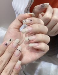 -花岐款式专研健康美甲沙龙