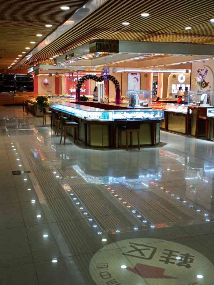 李家村购物中心-"《李家村购物中心》位于雁塔北路8号万达广.