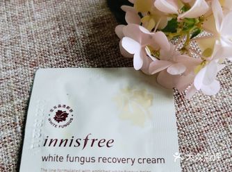 前阵子试用了这个小样，大概很早之前买面膜送的吧