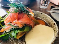 华夫饼配水波蛋烟熏三文鱼-BOR Eatery(安福路店)