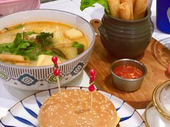 安格斯牛肉汉堡-玩味工厂·东南亚特色餐厅(太古里店)