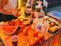 门口卖果汁的大哥-小寒羊烧烤(凯瑞时代大厦店)