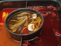 -老牌坊云南鱼豆花火锅(哈西万达店)