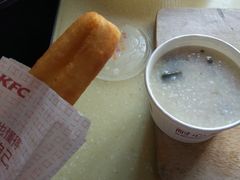 皮蛋瘦肉粥与安心油条-肯德基(黄渡DT店)