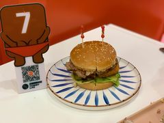 安格斯牛肉汉堡-玩味工厂·东南亚特色餐厅(太古里店)
