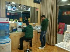 -MiRi眼镜连锁·蔡司·尼康控优点合作店(莘庄店)