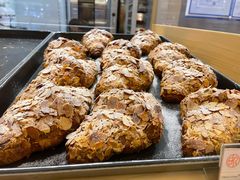 树莓杏仁羊角-OUR Bakery(SKP-S店)