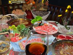 -小天鹅火锅·一线江景洪鼎旗舰店(洪崖洞店)