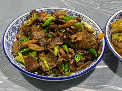 炒野生菌-墨江小城故事餐厅