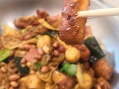 -愉肴麻辣香锅(中北镇店)