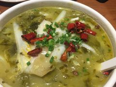 -渝是乎酸菜鱼(龙旗购物中心店)
