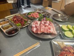 -围炉肉舍•炭烤活鳗•丹东海鲜烤肉(步行街店)