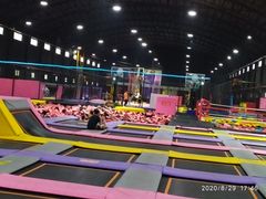 -嘿哟动霸CHUA·新潮玩运动娱乐中心·蹦床滑冰团建乐园