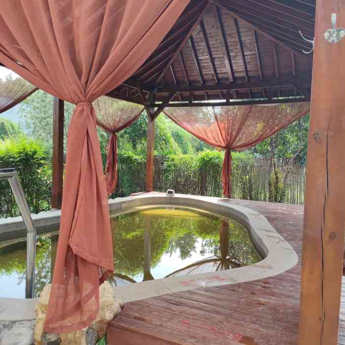 西安大秦温泉酒店-"交通很方便,在西郊,温泉里面有停车场,免.