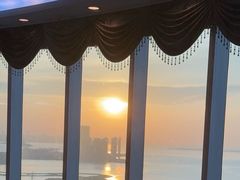 -黄金海景西餐厅·三文鱼·牛扒云顶旋转自助餐