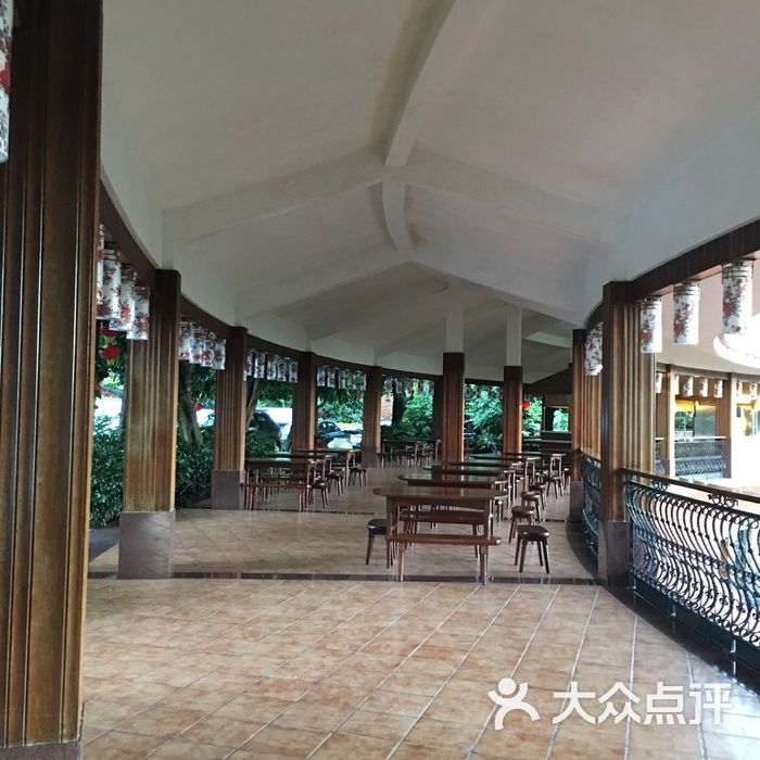 梅州雁南飞围龙大酒店