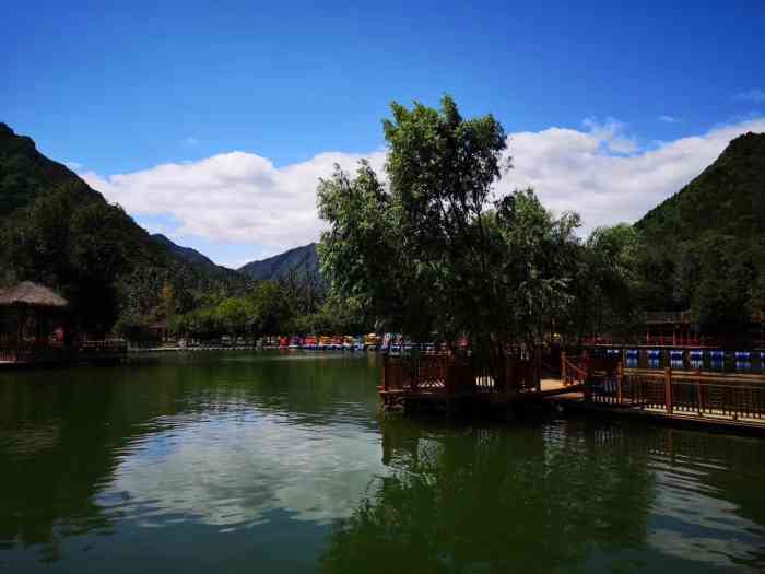 燕子湖自然风景区-"位置昌平比较好找 免费停车场 车位比较宽.