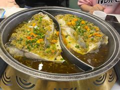 -阿瓦山寨·湘菜现炒·剁椒鱼头王(咸阳总店)