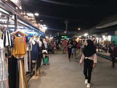 -席娜卡琳火车铁道夜市