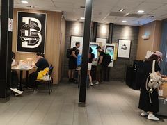 -麦当劳(上海虹桥站30B检票口楼上)
