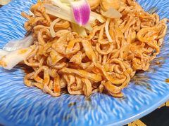 -老牌坊云南鱼豆花火锅(哈西万达店)