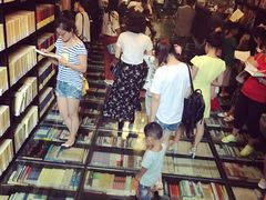 -钟书阁(松江泰晤士小镇店)