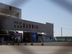-霍尔果斯国门景区