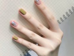 -悦指间美甲美睫