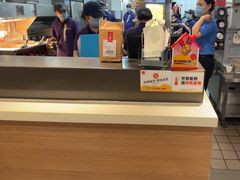 -麦当劳(上海虹桥站30B检票口楼上)