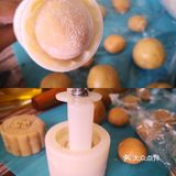 最好吃的月饼馅料当属白莲蓉蛋黄月饼莫属
