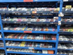 -逝水玩具折扣店