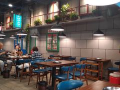 大堂-超越炭火牛蛙火锅鸡(河东店)