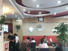 大堂-李先生牛肉面大王(营口大润发店)