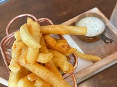 炸薯条配黑松露酱-THE PRESS(申报馆店)