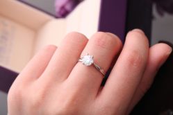 IMG_7945-威德钻石-克拉钻大本营(南京东路店)