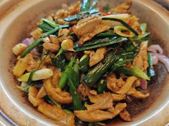 干锅手撕鸡-河畔春天时尚餐厅