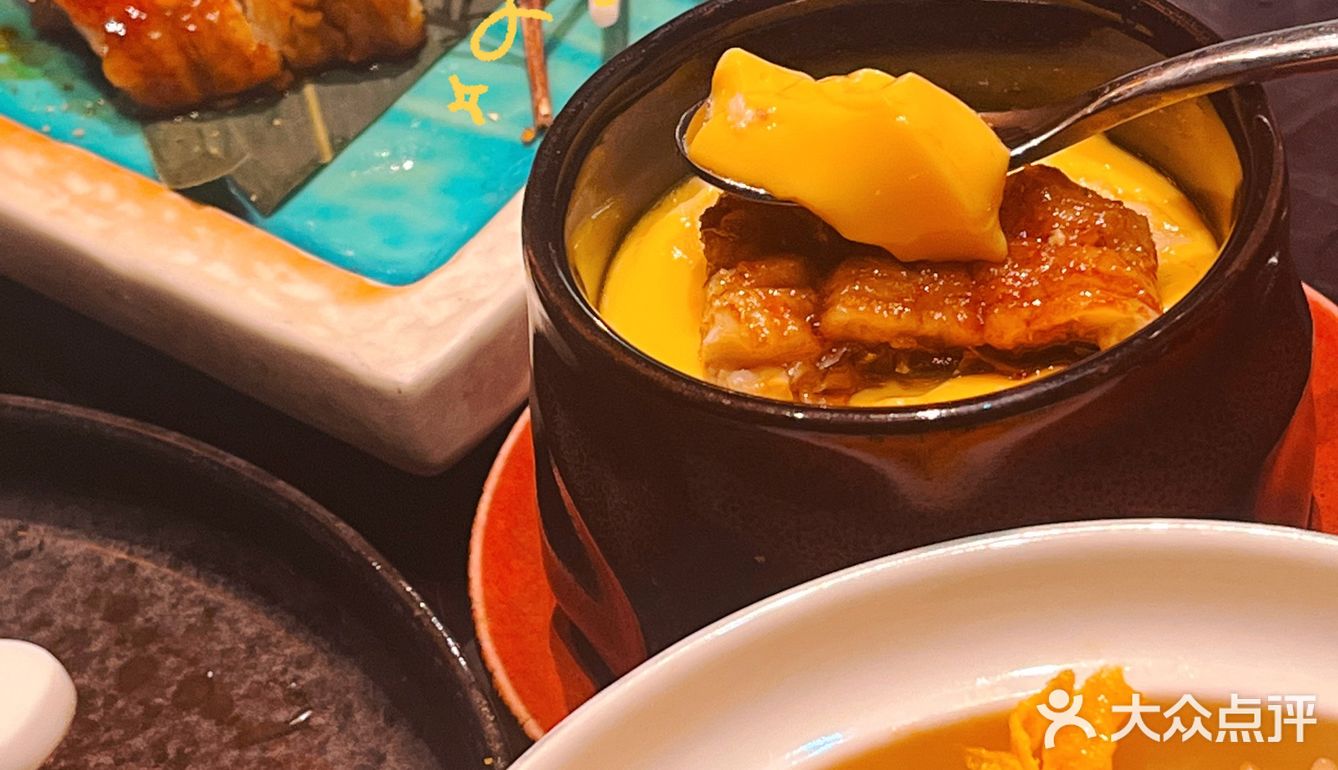 一个人边吃日料边看蜡笔小新是种什么体验？