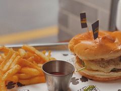 经典牛肉芝士汉堡-Grinder 绞肉机汉堡(武定路店)