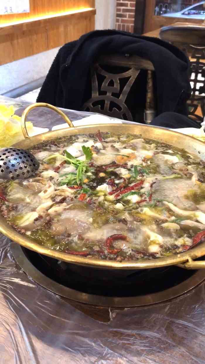 老渔翁鱼火锅-"有日子没吃酸菜鱼了,看到这家有团购,还离.
