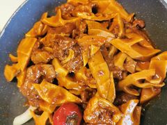春笋焖牛肉香锅-香融府·烤鸭·家常菜(花乡奥莱店)