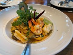 -Chom Cafe and Restaurant