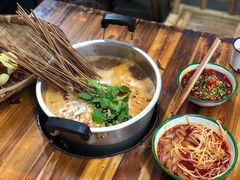 -咏勝锑锅麻辣烫(净居寺路总店)