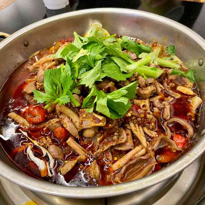 茂庄古镇鸡杂-"这家鸡杂店在重庆磁器口古镇上,门脸不大,.