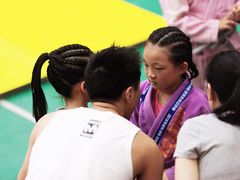 -菠萝格斗巴西柔术训练馆
