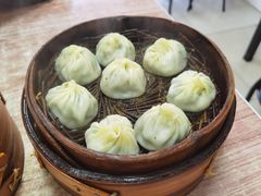 荠菜鲜肉小笼包-曼曼汤包(建国西路店)