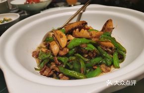 Stir-Fried Abalone with Green Pepper and Purple Perilla