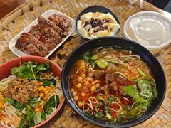 -爆炸头阿姨小四川正宗川味小吃(无任何分店)