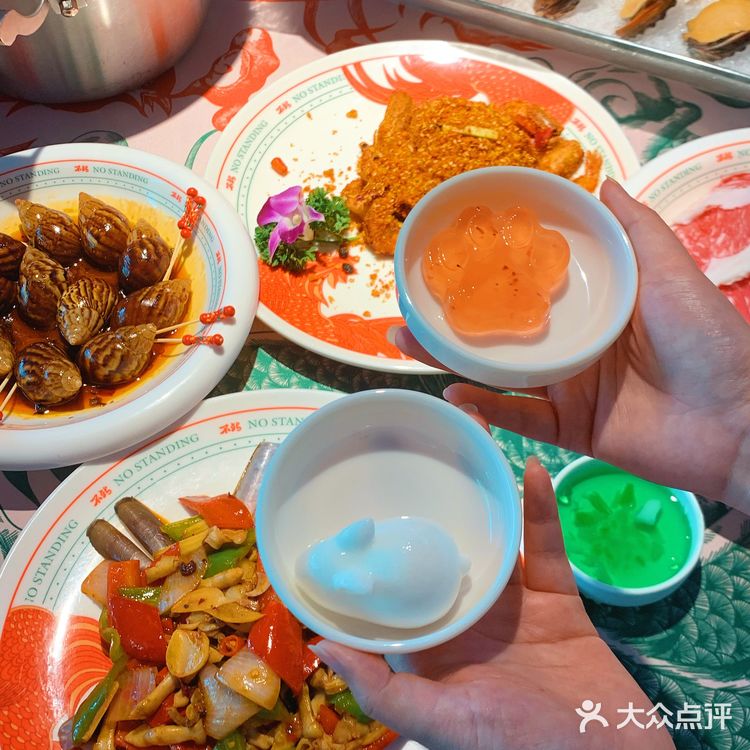 成都探店｜走！到香港老电影里约一顿饭吧