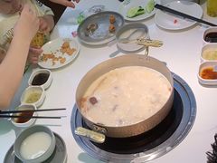 -洪氏嗨捞·广东猪肚鸡·椰子鸡火锅(西咸万象城店)