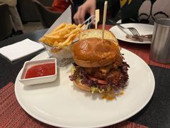 美式汉堡套餐-WOLFGANG PUCK KITCHEN & BAR(迪士尼小镇店)